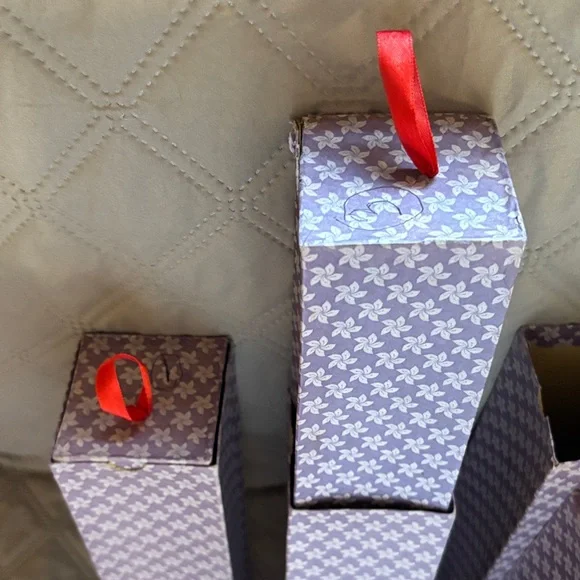 Set of Patterned Lavender Floral Empty Scroll Boxes with Pull Tabs - Vintage - Picture 3 of 9